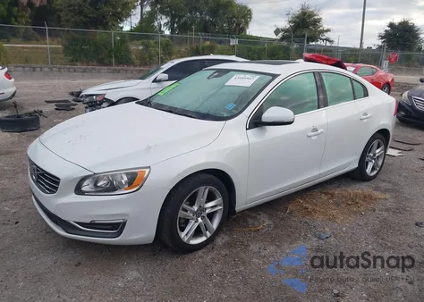 2015 Volvo S60 T5 Premier z USA, uszkodzony, nr VIN YV126MFK5F1344511